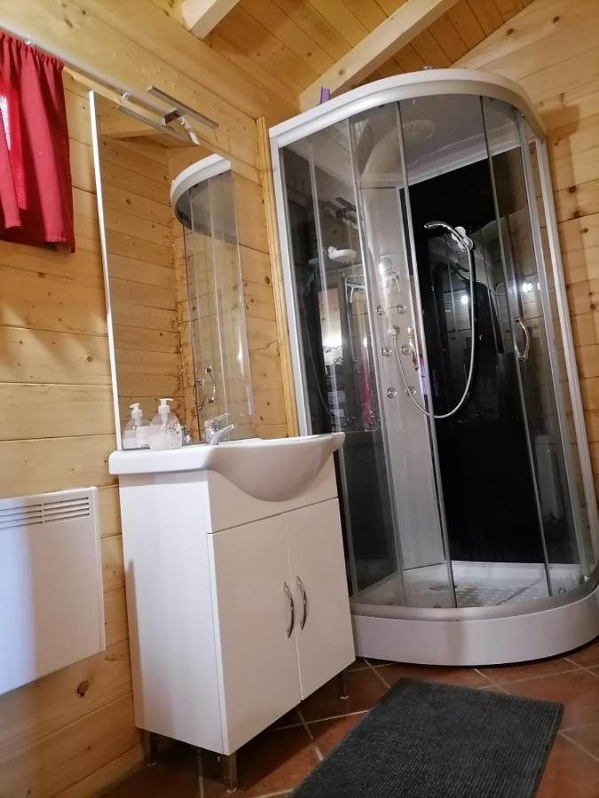 Apartma Suzy Pobegi Exterior foto