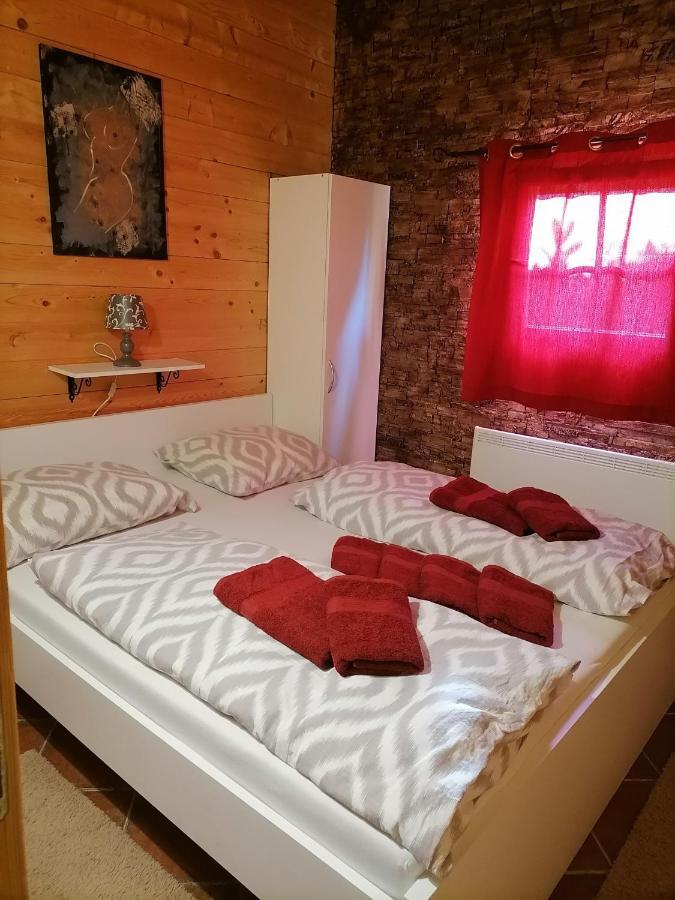 Apartma Suzy Pobegi Exterior foto